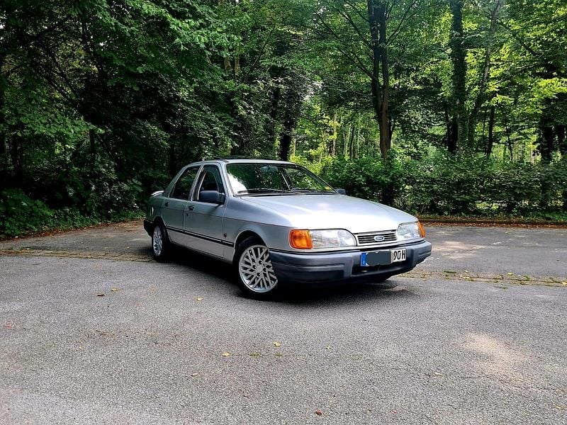 Silber Gebraucht 1990 Ford Sierra Limousine | 4.499 € - Bild 1/4