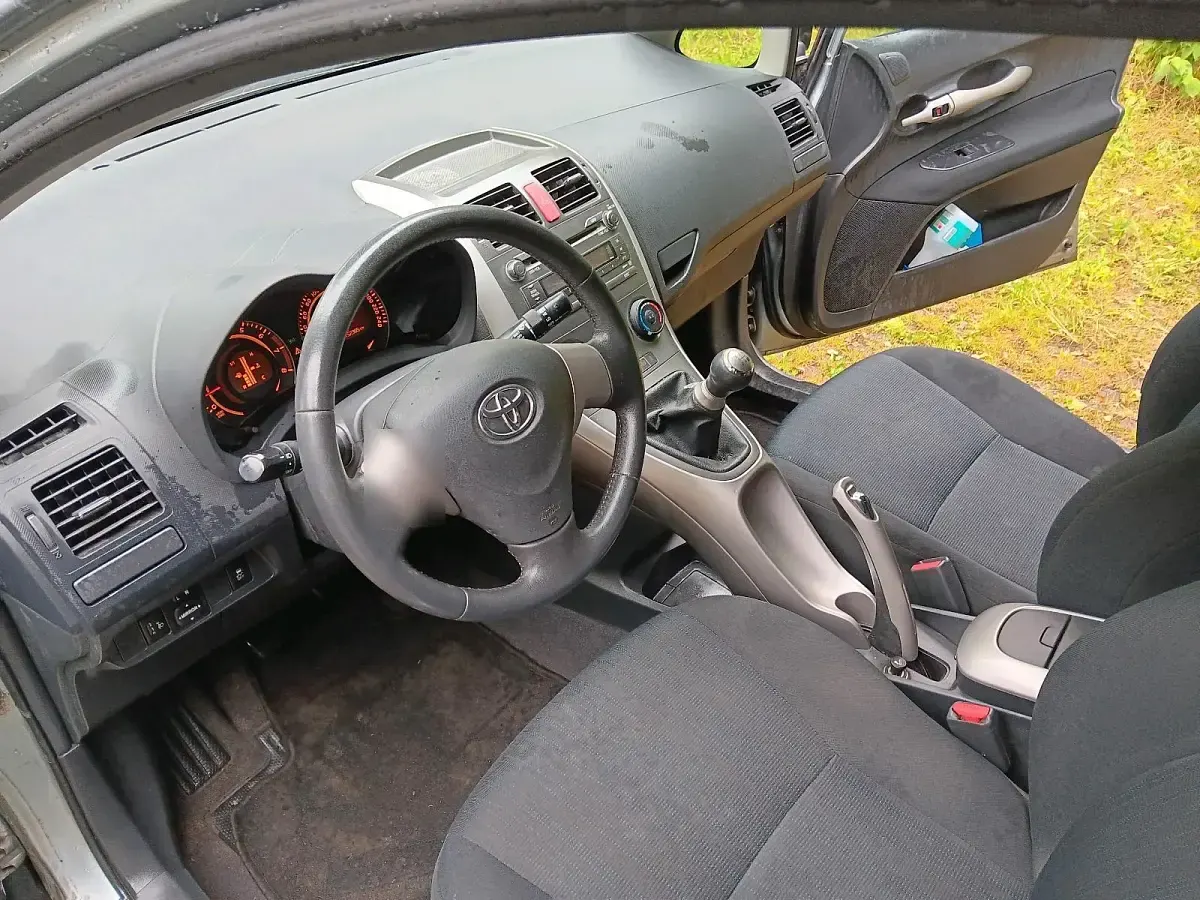 Gebraucht Toyota Auris 93 PS (68 kW) 2008 Grau Kleinwagen
