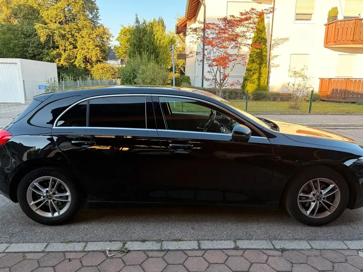Gebraucht Mercedes A180 136 PS (100 kW) 2021 Schwarz Limousine