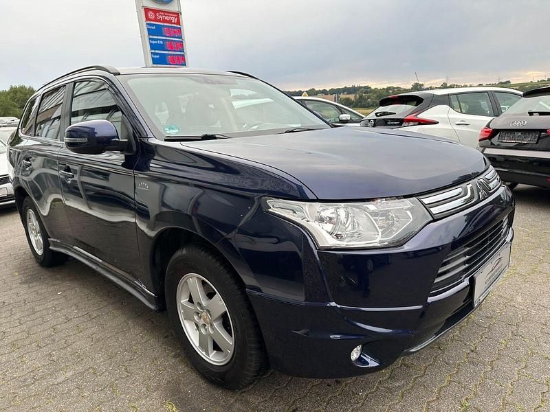 Blau Gebraucht 2013 Mitsubishi Outlander Invite SUV | 6.999 € (Fairer Preis) - Bild 1/4