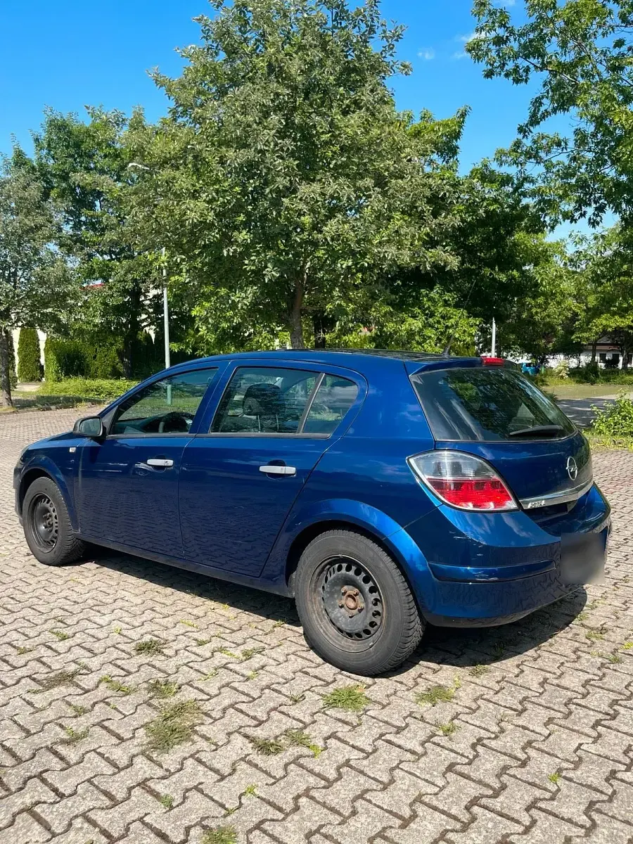 Gebraucht Opel Astra 115 PS (84 kW) 2009 Blau Kleinwagen
