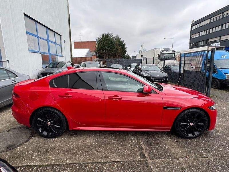 Gebraucht Jaguar XE R-Dynamic 179 PS (131 kW) 2019 Rot Limousine