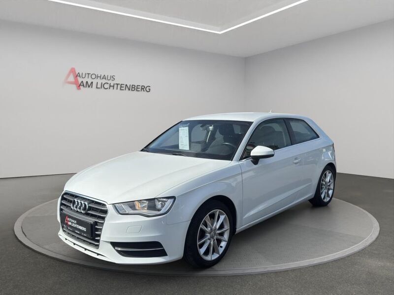 Weiss Gebraucht 2015 Audi A3 Attraction Limousine | 10.860 € (Fairer Preis) - Bild 1/4