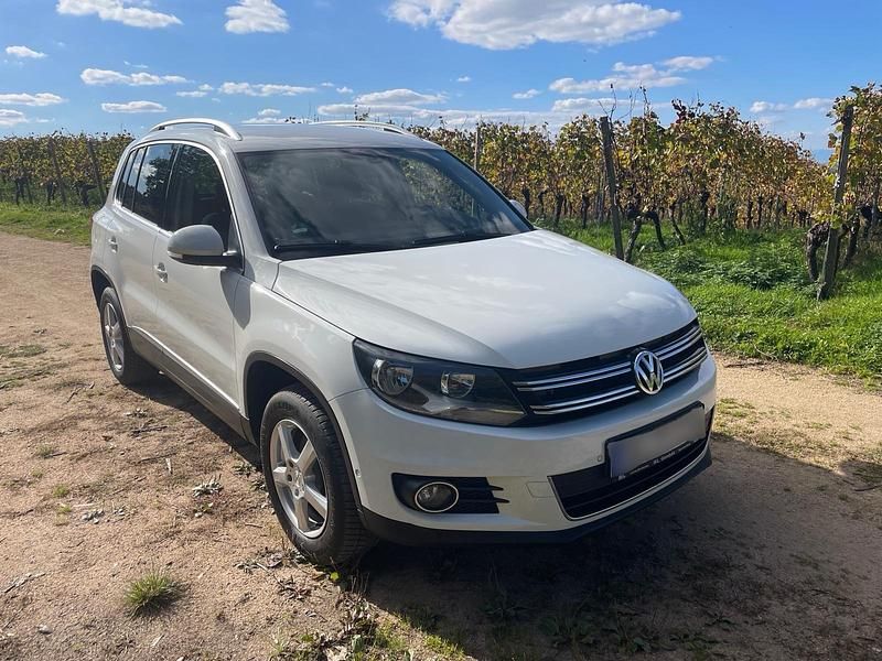 Weiß Gebraucht 2015 VW Tiguan Sportline SUV | 13.000 € (Fairer Preis) - Bild 1/4