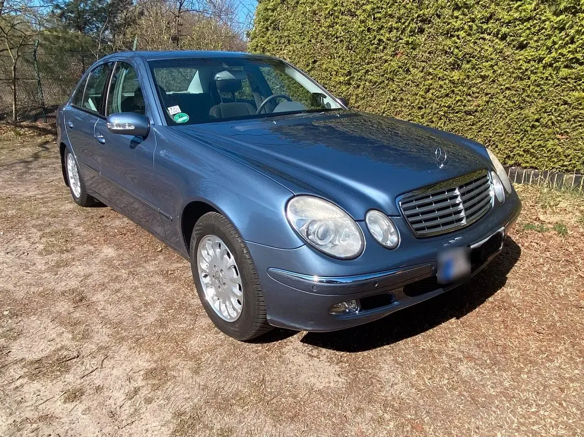 Gebraucht Mercedes E200 163 PS (119 kW) 2003 Blau Limousine