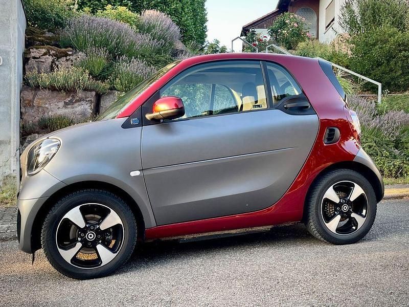 Grau Gebraucht 2020 Smart ForTwo Electric Drive Prime Coupé | 9.900 € (Guter Preis) - Bild 1/4