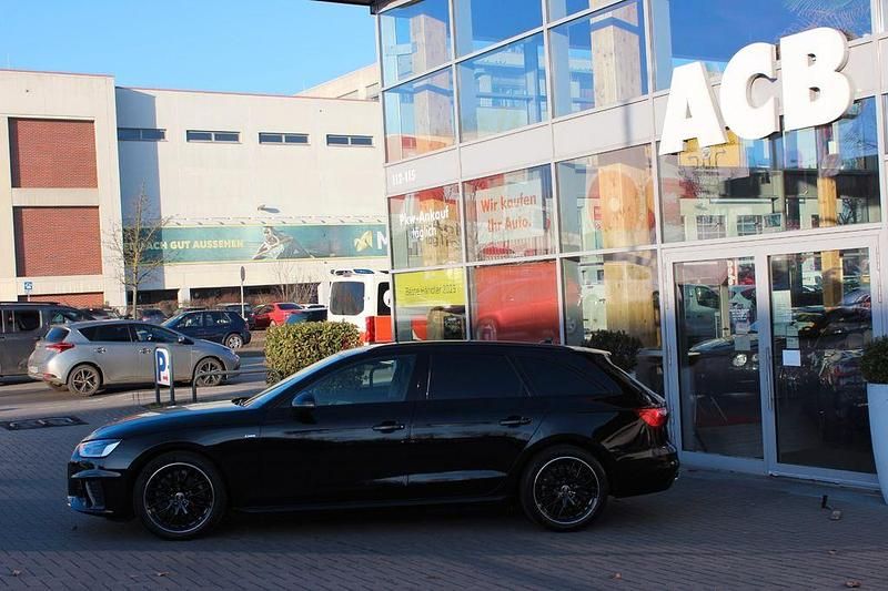 Gebraucht Audi A4 S-Line 163 PS (119 kW) 2023 Mythosschwarzmet. (metallic) Kombi
