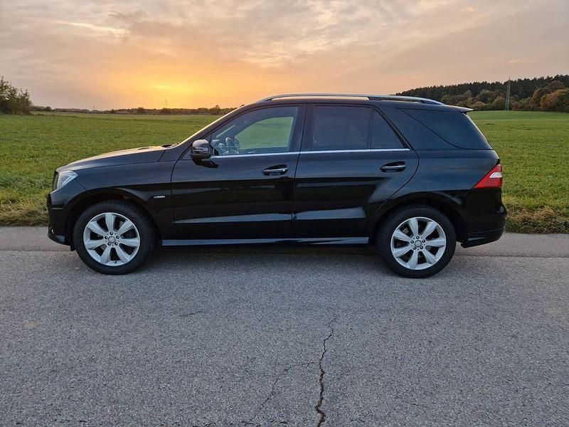Gebraucht Mercedes ML350 326 PS (239 kW) 2012 Schwarz SUV