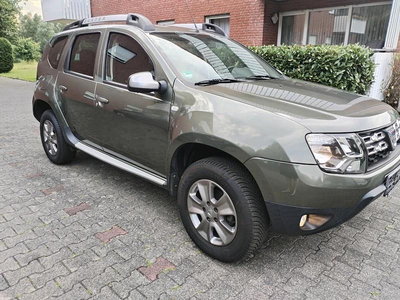 Grün Gebraucht 2014 Dacia Duster SUV | 7.400 € (Fairer Preis) - Bild 1/4