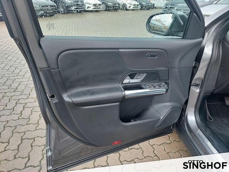 Gebraucht Mercedes GLA180 Progressive 136 PS (100 kW) 2021 Grau SUV