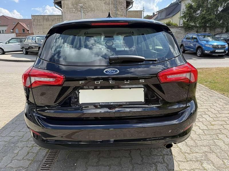 Gebraucht Ford Focus Cool & Connect 125 PS (91 kW) 2021 Obsidianschwarz metallic Kombi