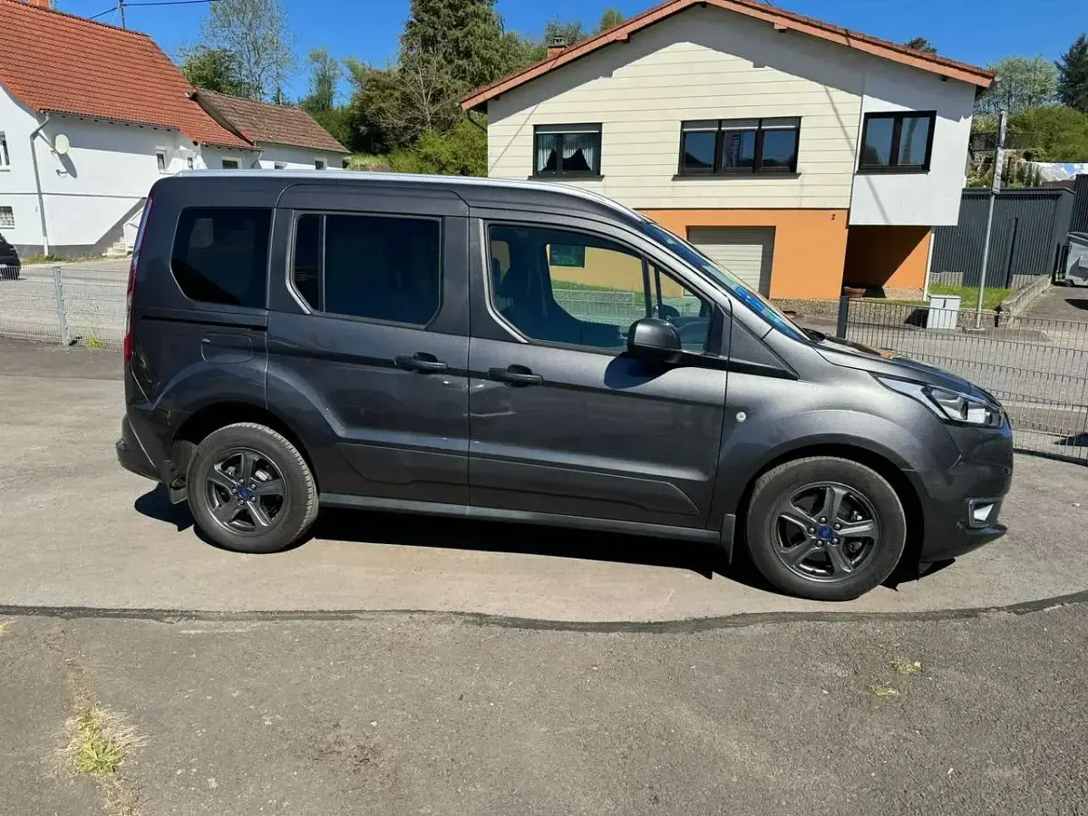Gebraucht Ford Tourneo Connect Titanium 120 PS (88 kW) 2022 Grau Van / Kleinbus