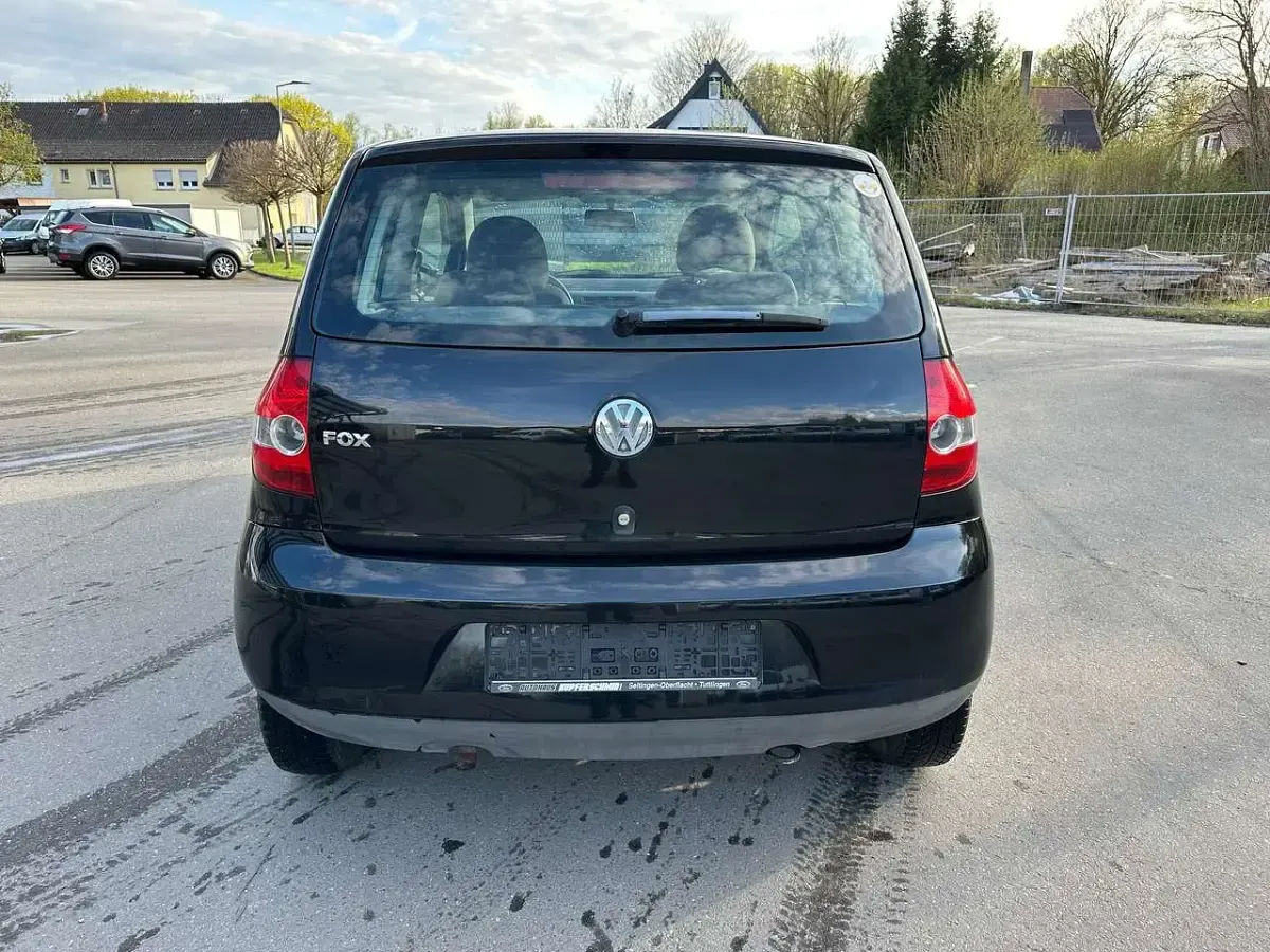 Gebraucht VW Fox Basis 54 PS (39 kW) 2006 Schwarz Kleinwagen