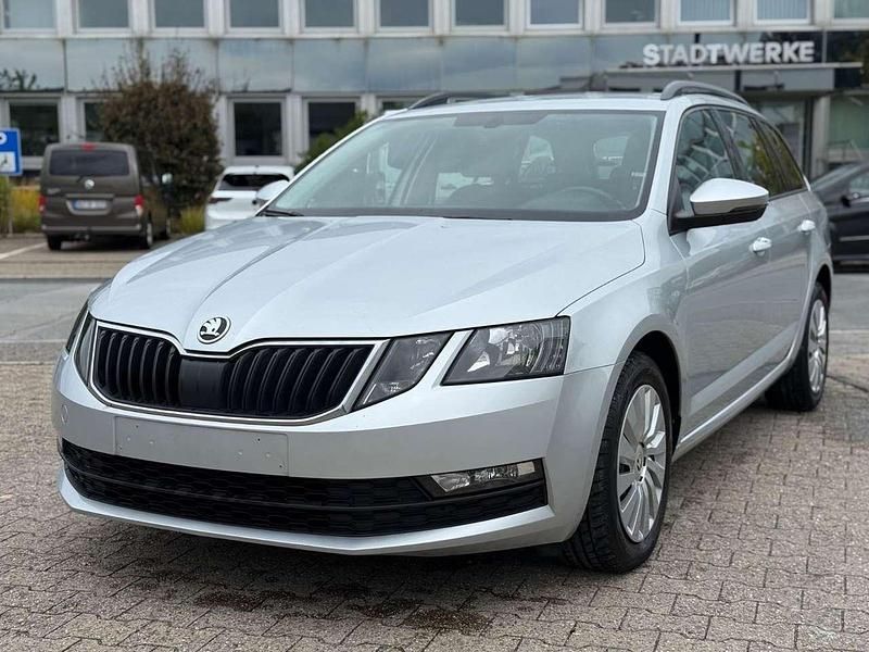 Silber Gebraucht 2018 Skoda Octavia Active Kombi | 10.350 € (Superpreis) - Bild 1/4