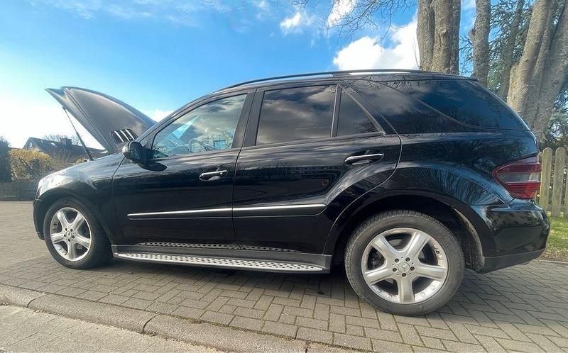 Gebraucht Mercedes ML320 224 PS (164 kW) 2007 Schwarz SUV