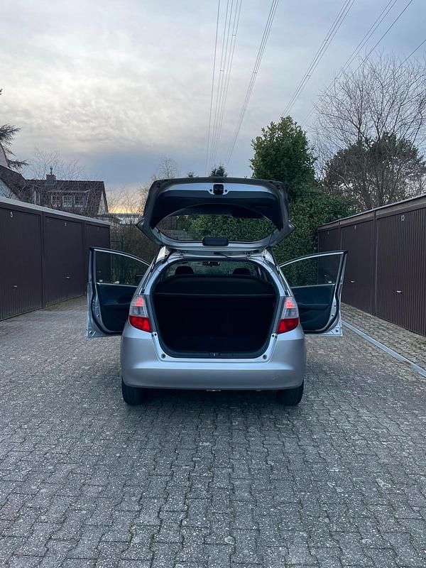 Gebraucht Honda Jazz Executive 99 PS (72 kW) 2009 Silber Kleinwagen