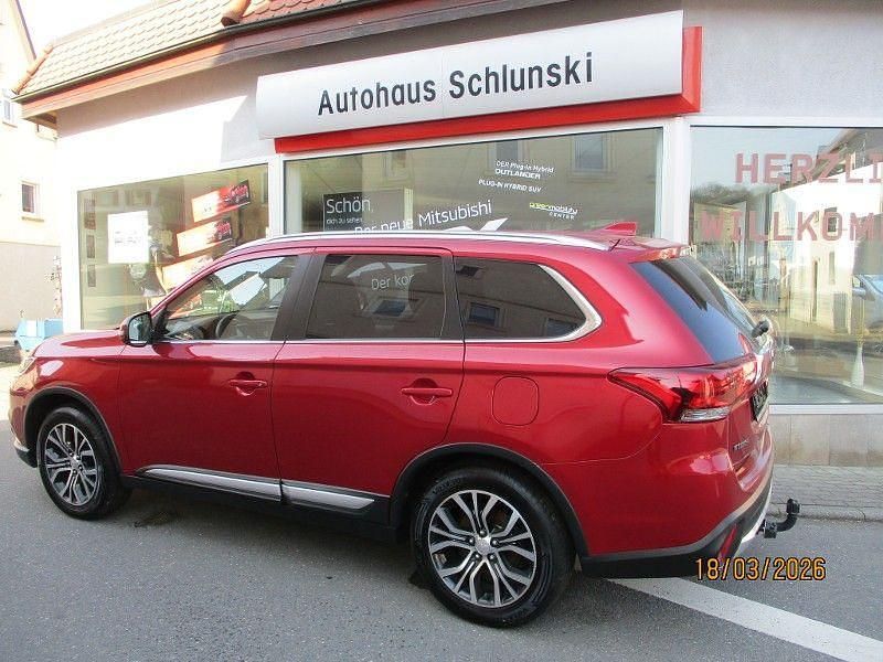 Gebraucht Mitsubishi Outlander Edition+ 150 PS (110 kW) 2018 Rot SUV