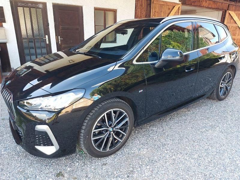 Schwarz Gebraucht 2022 BMW 220 Active Tourer M Sport Van / Kleinbus | 29.900 € (Fairer Preis) - Bild 1/4