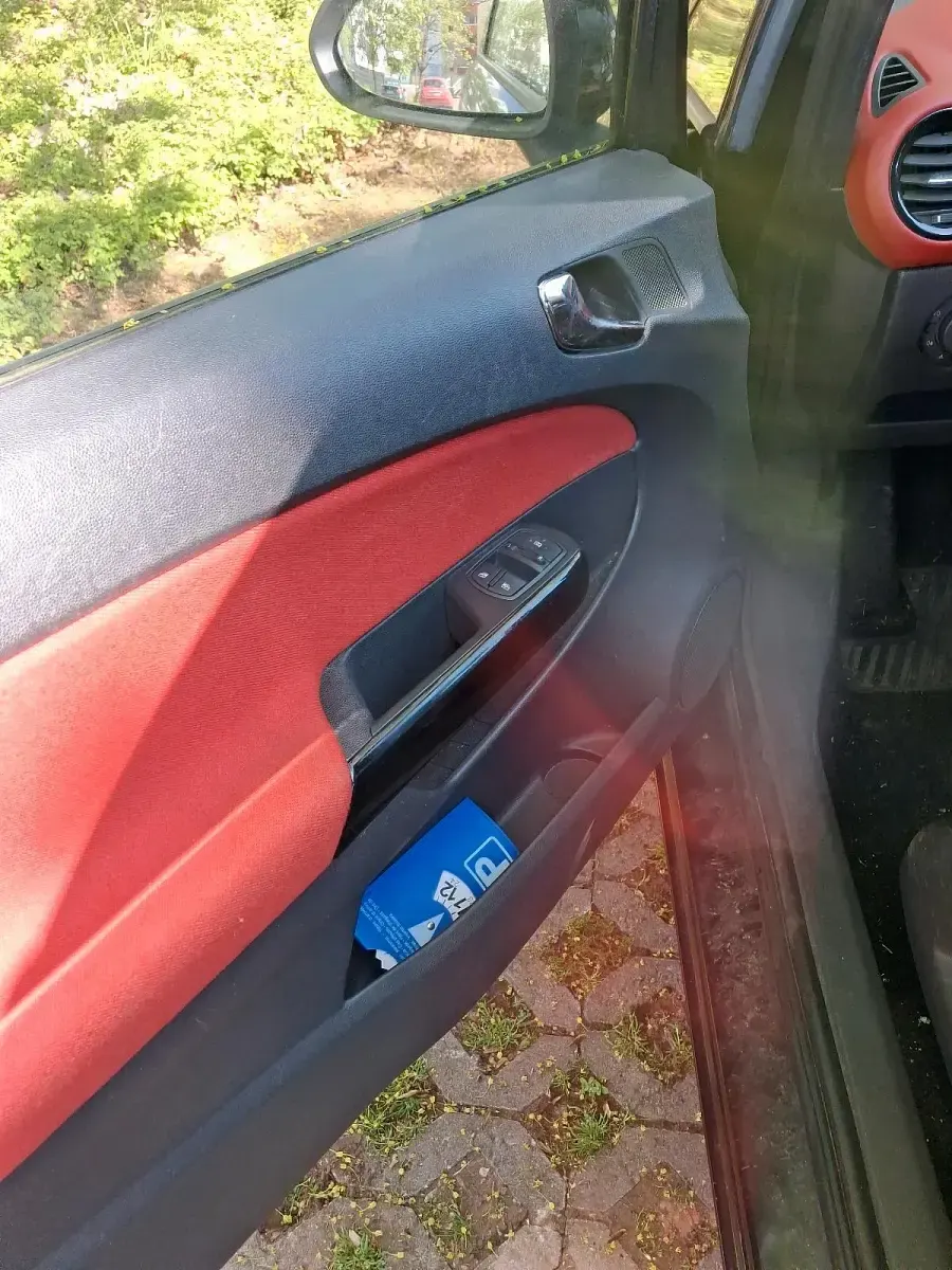 Używany Opel Corsa 80 KM (58 kW) 2007 Czarny Hatchback
