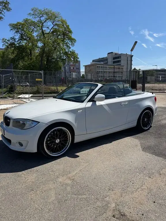 Gebraucht BMW 120 Cabriolet Exclusive 177 PS (130 kW) 2012 Weiß Cabrio