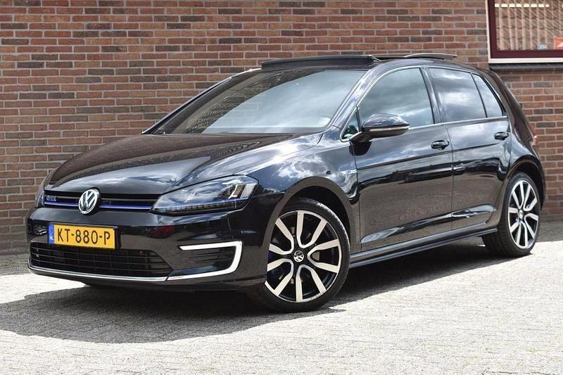 Schwarz Gebraucht 2016 VW Golf VII GTE Limousine | 10.860 € (Fairer Preis) - Bild 1/4