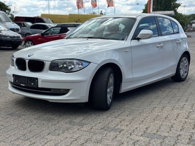 Weiß Gebraucht 2009 BMW 118 Advantage Kleinwagen | 2.300 € (Etwas zu teuer) - Bild 1/4