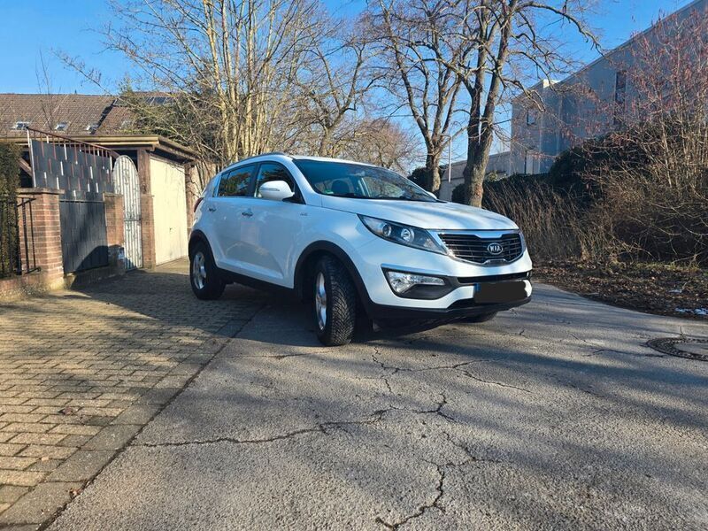 Weiß Gebraucht 2012 Kia Sportage FIFA World Cup Edition SUV | 10.200 € (Guter Preis) - Bild 1/4