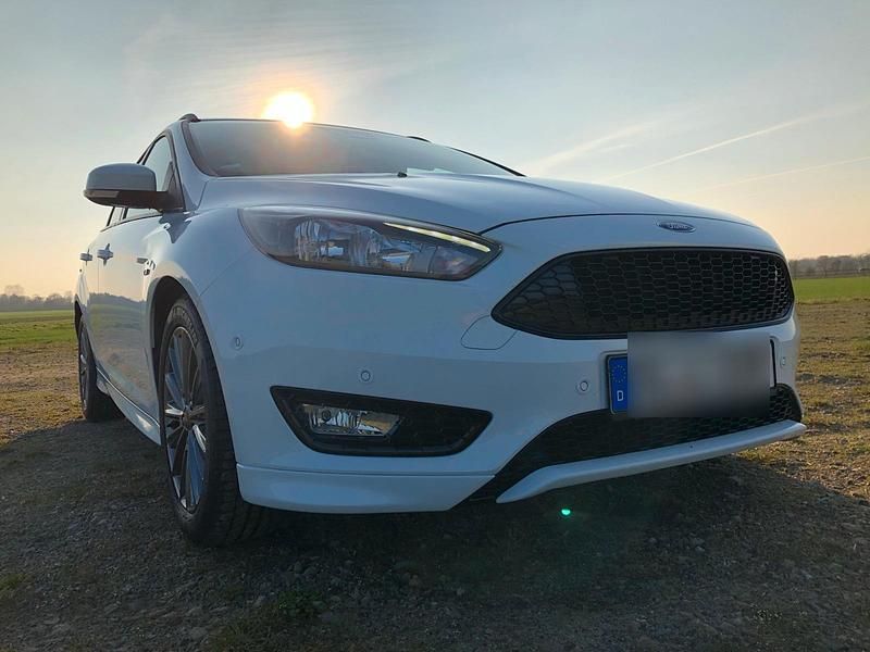 Gebraucht Ford Focus 140 PS (102 kW) 2018 Weiß Kombi
