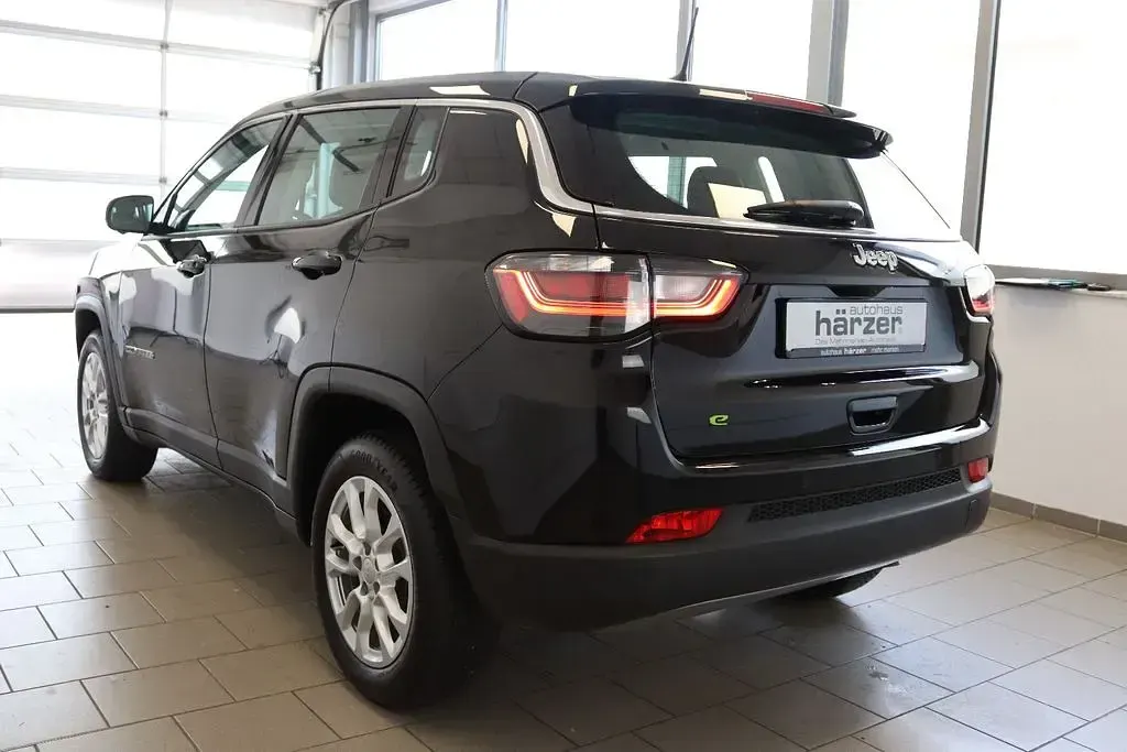 Gebraucht Jeep Compass Altitude 131 PS (96 kW) 2024 Schwarz SUV