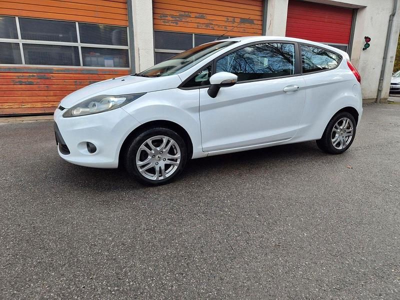 Gebraucht Ford Fiesta Trend 60 PS (44 kW) 2009 Weiß Kleinwagen