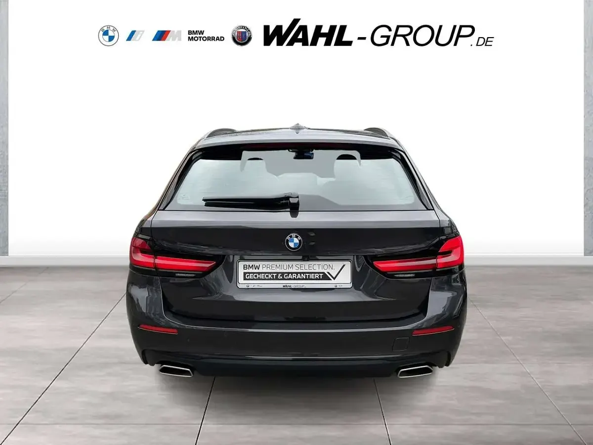 Gebraucht BMW 520 Sport Line 190 PS (139 kW) 2023 Grau Kombi