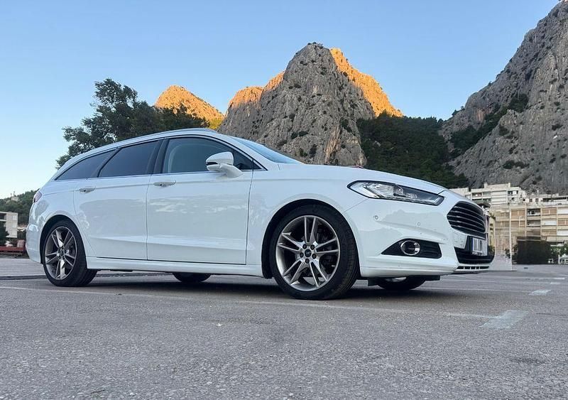 Gebraucht Ford Mondeo Titanium 179 PS (131 kW) 2016 Weiß Limousine