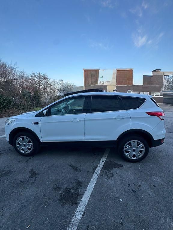 Gebraucht Ford Kuga 150 PS (110 kW) 2015 Weiß SUV