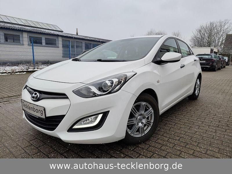 Gebraucht Hyundai i30 99 PS (72 kW) 2014 Weiß Limousine