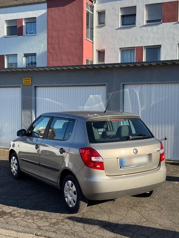 Gold Gebraucht 2010 Skoda Fabia Kleinwagen | 5.800 € (Fairer Preis) - Bild 1/4