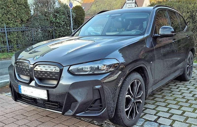 Schwarz Gebraucht 2022 BMW iX3 Impressive SUV | 35.590 € (Guter Preis) - Bild 1/4