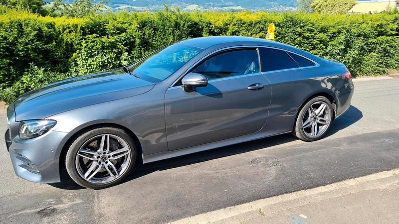 Grau Gebraucht 2020 Mercedes 190 AMG Limousine | 35.499 € - Bild 1/4