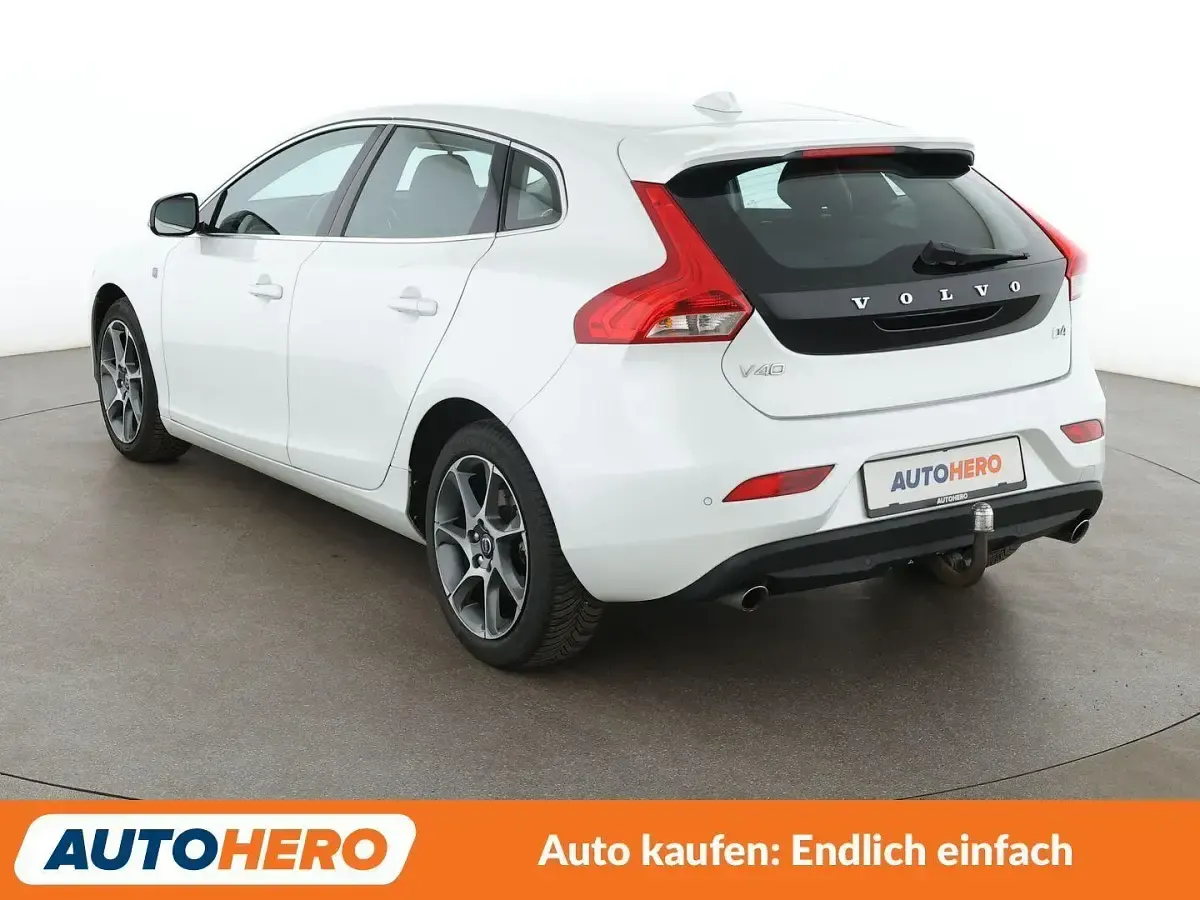 Gebraucht Volvo V40 Ocean Race 190 PS (139 kW) 2016 Weiß Limousine
