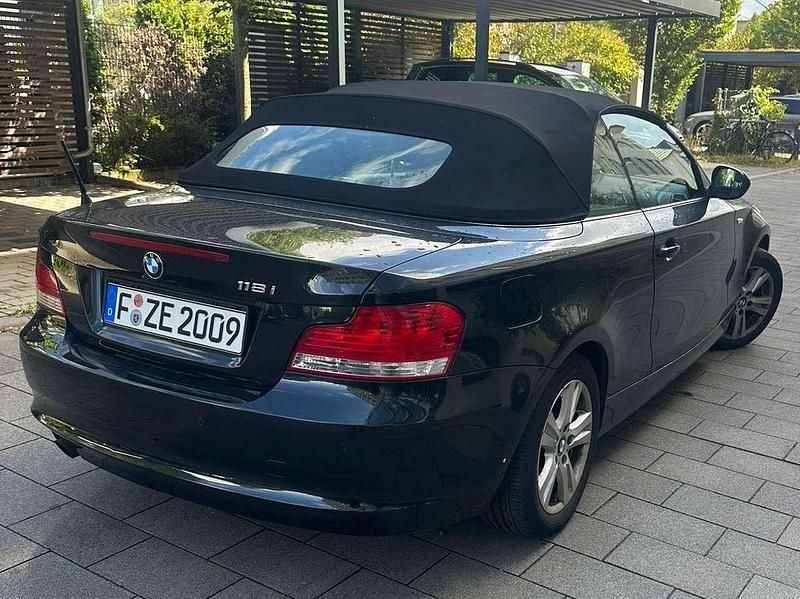 Gebraucht BMW 118 Cabriolet 143 PS (105 kW) 2011 Schwarz Cabrio