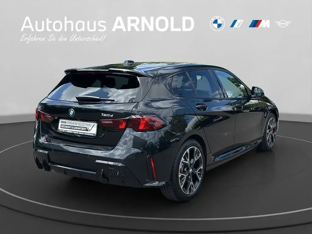 Gebraucht BMW 120 M Sport 163 PS (119 kW) 2026 Saphirschwarz Kleinwagen