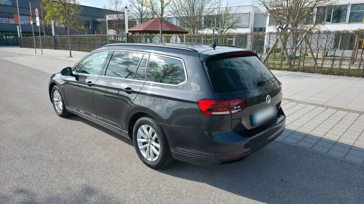 Gebraucht VW Passat 150 PS (110 kW) 2019 Grau Kombi