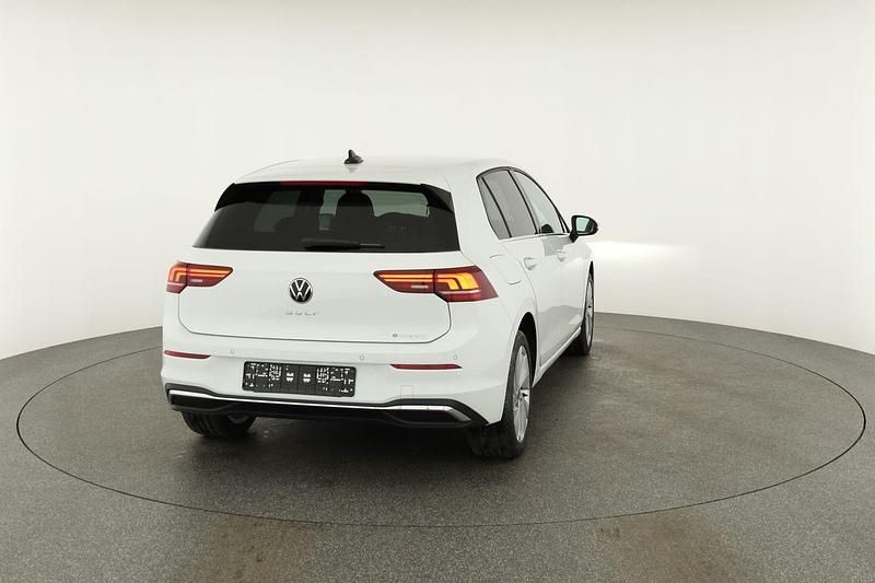 Neu VW Golf VIII Style 204 PS (150 kW) 2025 Pure white