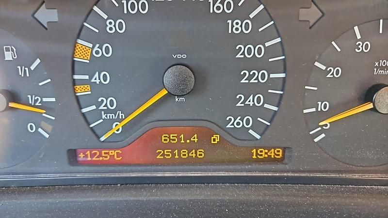 Gebraucht Mercedes CLK320 248 PS (182 kW) 2000 Blau Cabrio