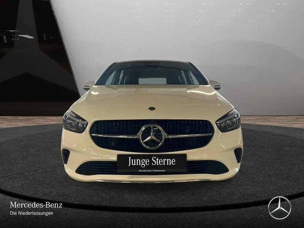 Gebraucht Mercedes B200 Progressive 163 PS (119 kW) 2025 Weiß Kleinwagen
