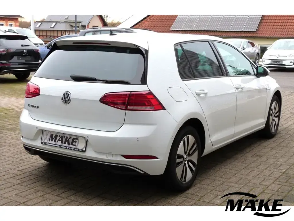 Gebraucht VW e-Golf 100 kW (136 PS) 2019 Weiß Kleinwagen