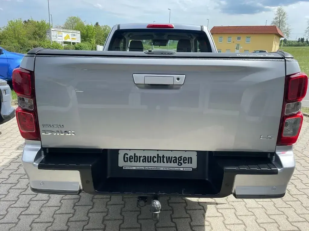 Używany Isuzu D-Max 163 KM (119 kW) 2022 Srebrny Pickup