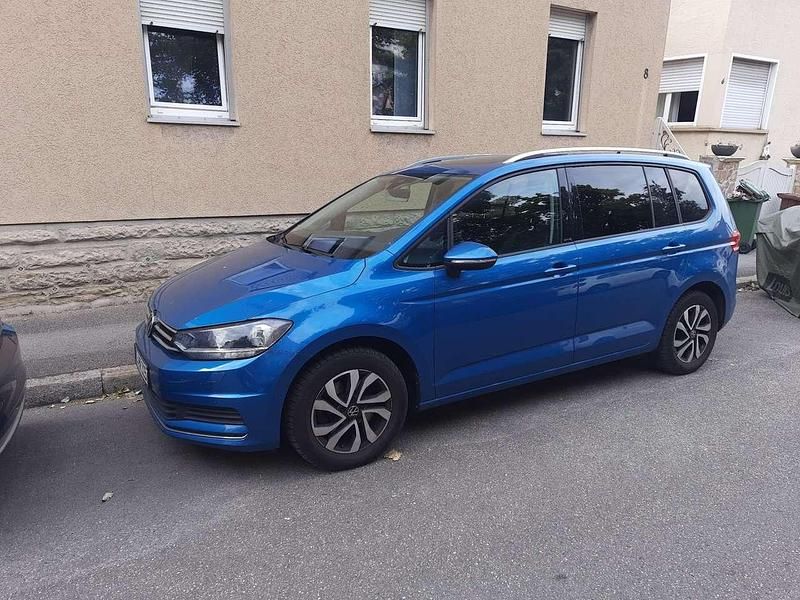 Blau Gebraucht 2022 VW Touran Active Van / Kleinbus | 26.000 € (Guter Preis) - Bild 1/4