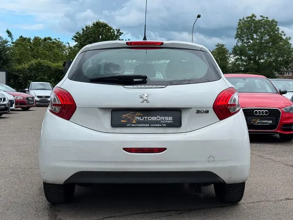 Gebraucht Peugeot 208 Access 68 PS (50 kW) 2013 Weiß Kleinwagen
