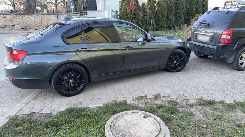 Gebraucht BMW 320 184 PS (135 kW) 2013 Grau Limousine
