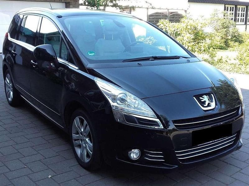 Schwarz Gebraucht 2010 Peugeot 5008 Premium Van / Kleinbus | 3.500 € (Guter Preis) - Bild 1/4